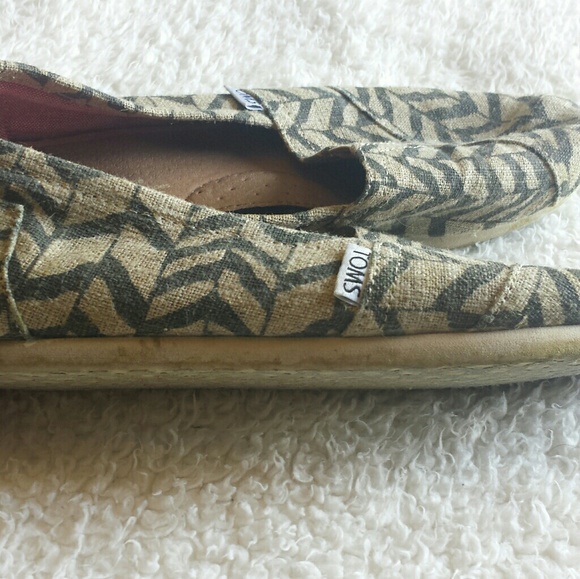 Toms burlap chevron print flats size 7 - Picture 3 of 4